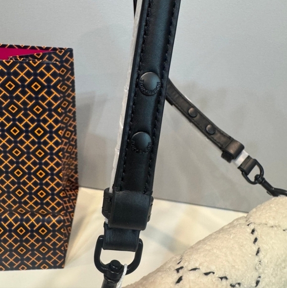 Tory Burch Britten Quilted Boucle Convertible Crossbody/ BNWT - Picture 6 of 7